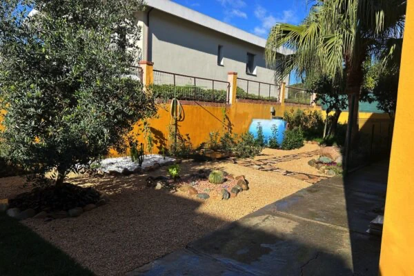 Realizzazione giardino privato e aiuole con piante grasse Cagliari